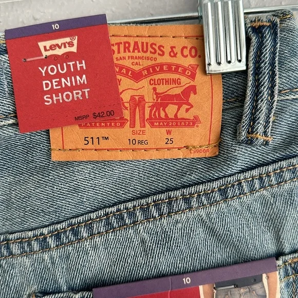 Levi youth denim shorts, size 10 - Picture 3 of 4